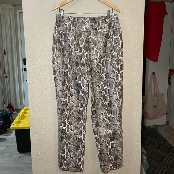 Song of Style | NWOT! Jerra Pant in Gray Snake Size: Large - Picture 2 of 5